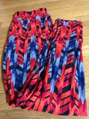 LuLaRoe Bold Red & Blue Patterned Tall & Curvy Leggings